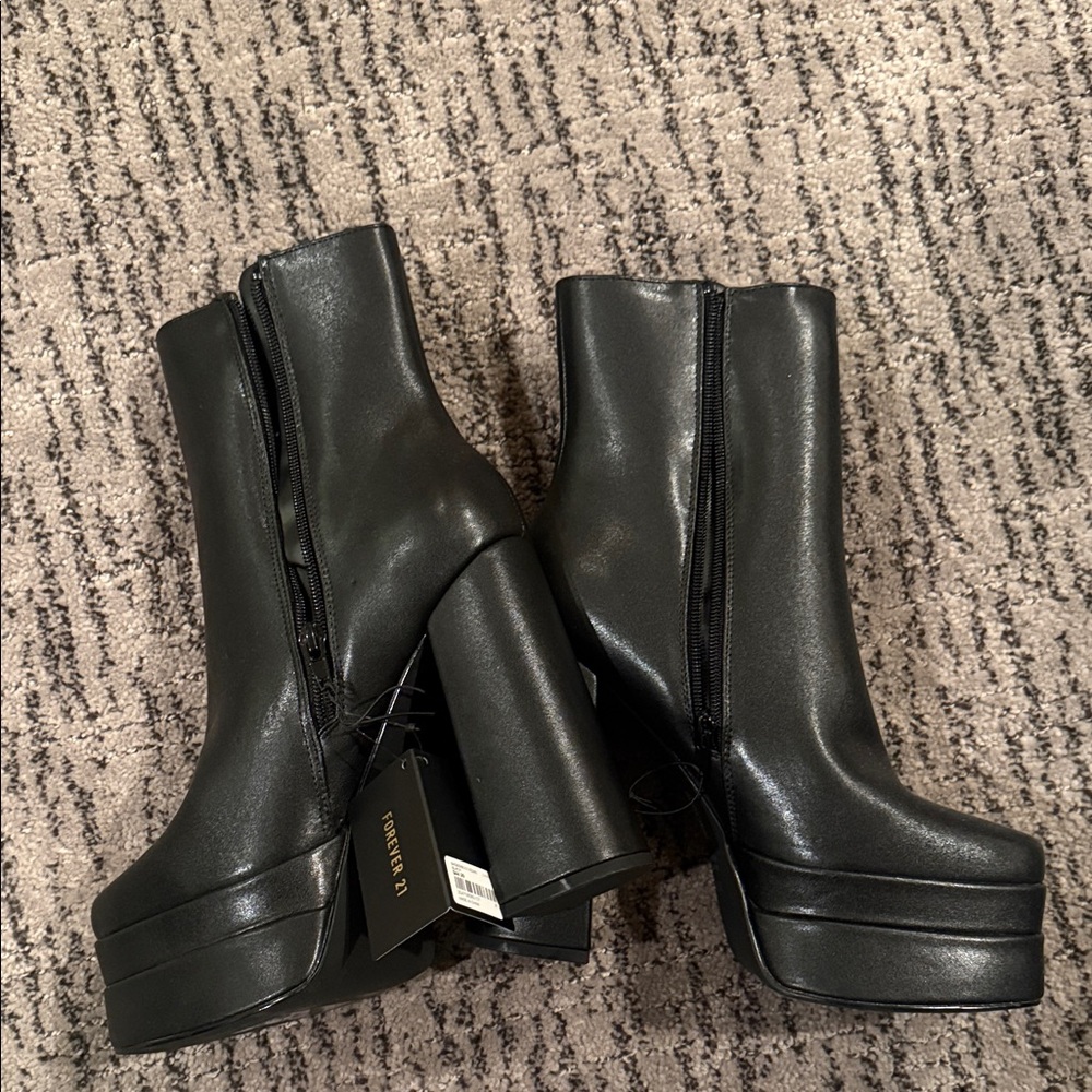 New Forever 21 Black Chunky Heel Boots